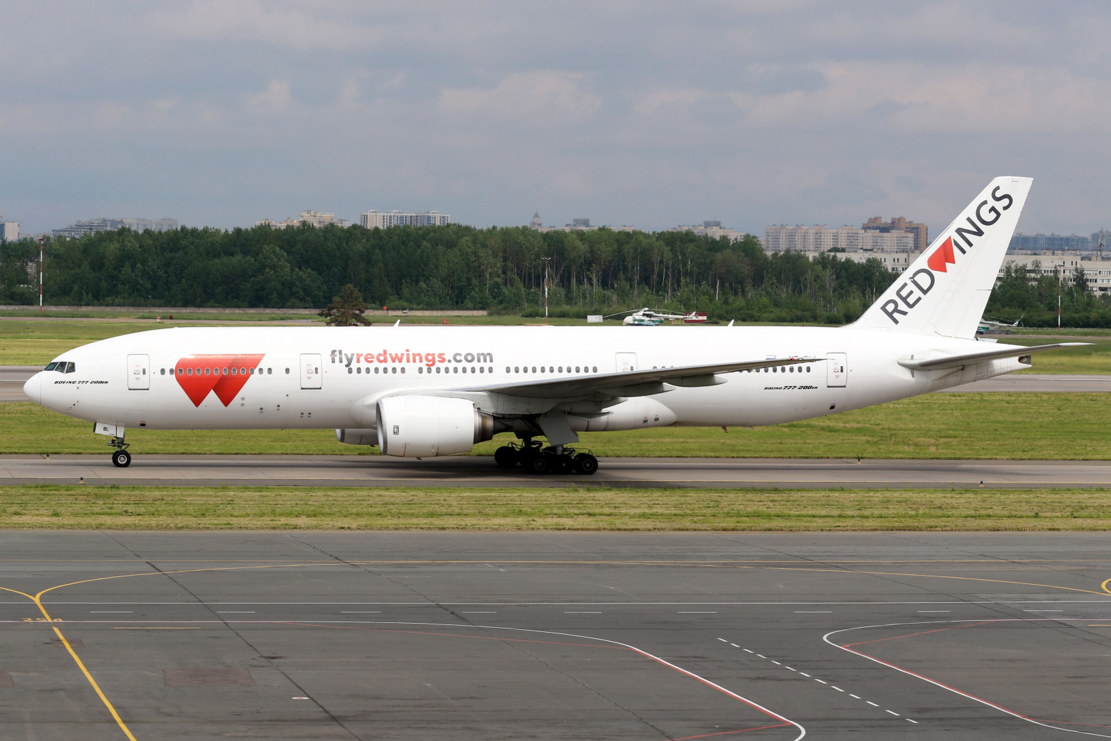 Red Wings получила третий лайнер Boeing 777