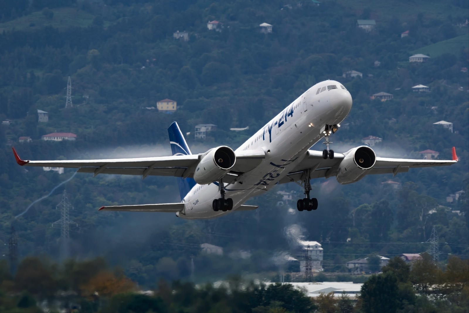 Red Wings поможет вывезти россиян с Ближнего Востока на отечественных лайнерах Ту-214